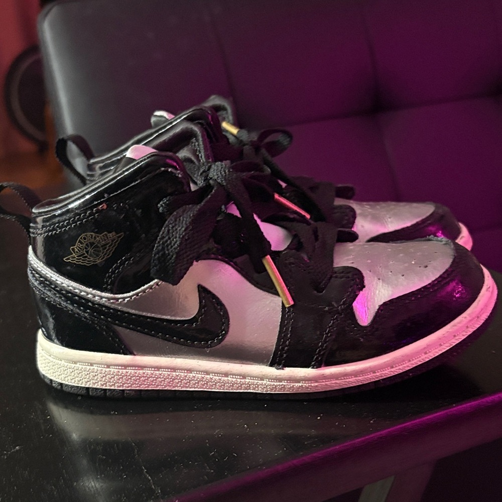 Nike Air Jordan’s Kids Metallic Sneakers🖤🩶